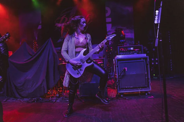 Plush, Detroit, Michigan 'daki Fillmore' da canlı performans sergiliyor.