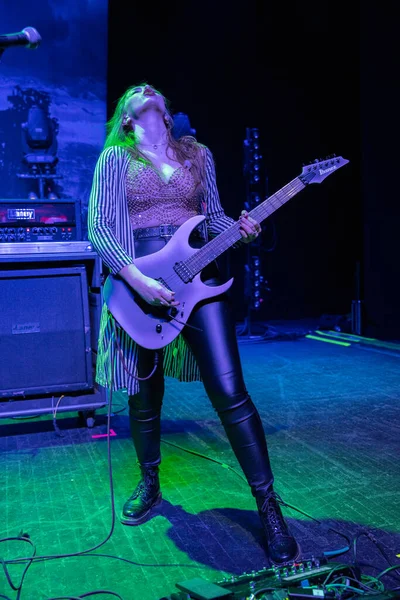 Plush, Detroit, Michigan 'daki Fillmore' da canlı performans sergiliyor.