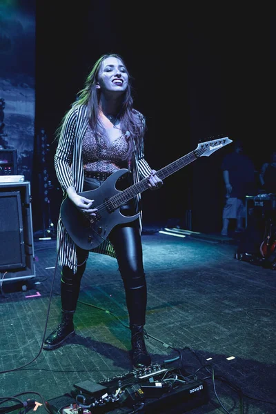 Plush, Detroit, Michigan 'daki Fillmore' da canlı performans sergiliyor.