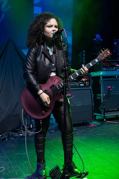 Plush, Detroit, Michigan 'daki Fillmore' da canlı performans sergiliyor.