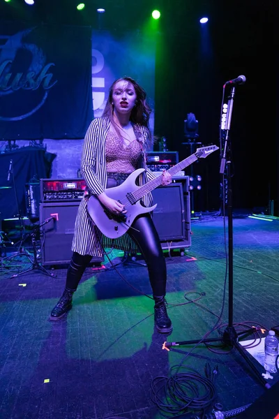 Plush, Detroit, Michigan 'daki Fillmore' da canlı performans sergiliyor.