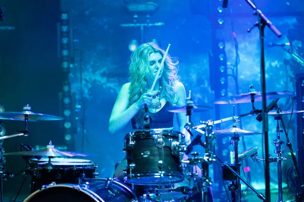 Plush, Detroit, Michigan 'daki Fillmore' da canlı performans sergiliyor.