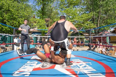 Lucha Libre Pro Güreş, 26 Haziran 2022 Michigan Taco Festivali 'nde canlı performans sergiliyor.