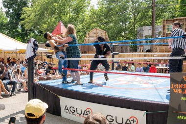 Lucha Libre Pro Wreslting, 26 Haziran 2022 'deki Michigan Taco Festivali' nde canlı performans sergiliyor.