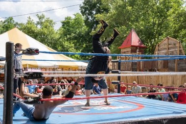 Lucha Libre Pro Wreslting, 26 Haziran 2022 'deki Michigan Taco Festivali' nde canlı performans sergiliyor.