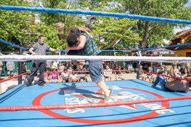 Lucha Libre Pro Wreslting, 26 Haziran 2022 'deki Michigan Taco Festivali' nde canlı performans sergiliyor.