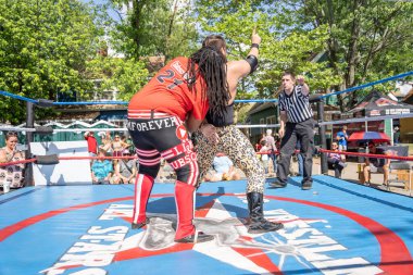 Lucha Libre Pro Wreslting, 26 Haziran 2022 'deki Michigan Taco Festivali' nde canlı performans sergiliyor.