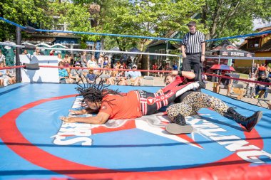 Lucha Libre Pro Wreslting, 26 Haziran 2022 'deki Michigan Taco Festivali' nde canlı performans sergiliyor.