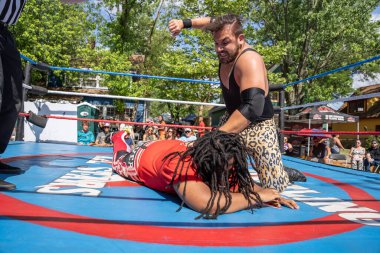 Lucha Libre Pro Wreslting, 26 Haziran 2022 'deki Michigan Taco Festivali' nde canlı performans sergiliyor.