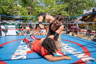 Lucha Libre Pro Wreslting, 26 Haziran 2022 'deki Michigan Taco Festivali' nde canlı performans sergiliyor.