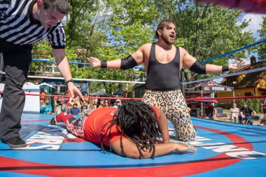 Lucha Libre Pro Wreslting, 26 Haziran 2022 'deki Michigan Taco Festivali' nde canlı performans sergiliyor.