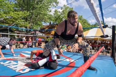Lucha Libre Pro Wreslting, 26 Haziran 2022 'deki Michigan Taco Festivali' nde canlı performans sergiliyor.