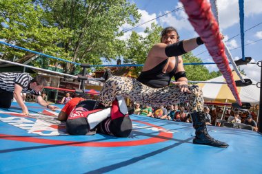 Lucha Libre Pro Wreslting, 26 Haziran 2022 'deki Michigan Taco Festivali' nde canlı performans sergiliyor.