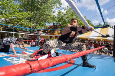 Lucha Libre Pro Wreslting, 26 Haziran 2022 'deki Michigan Taco Festivali' nde canlı performans sergiliyor.