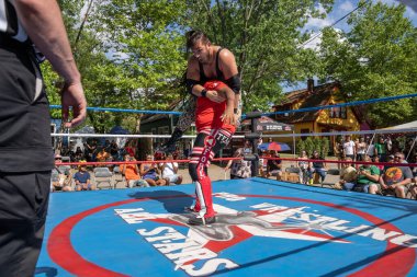 Lucha Libre Pro Wreslting, 26 Haziran 2022 'deki Michigan Taco Festivali' nde canlı performans sergiliyor.