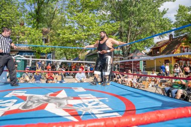 Lucha Libre Pro Wreslting, 26 Haziran 2022 'deki Michigan Taco Festivali' nde canlı performans sergiliyor.
