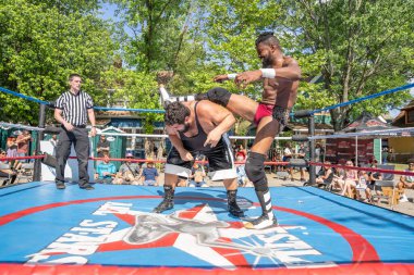 Lucha Libre Pro Wreslting, 26 Haziran 2022 'deki Michigan Taco Festivali' nde canlı performans sergiliyor.