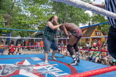 Lucha Libre Pro Wreslting, 26 Haziran 2022 'deki Michigan Taco Festivali' nde canlı performans sergiliyor.