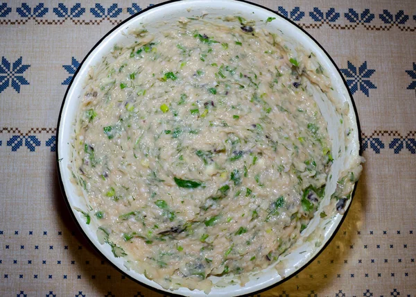 Minced chicken with dill, onion, parsley and dark basil top view — Stock Photo, Image