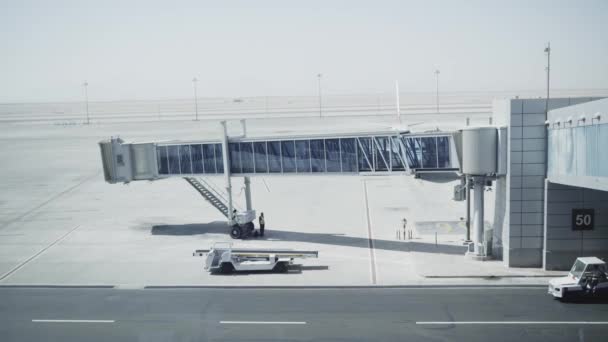 View on the telescopic ladder at the airport. Hurghada, Egypt - Okt 28, 2021 — Stock Video