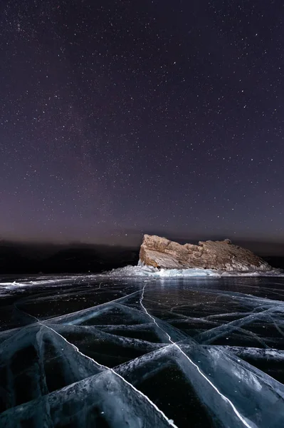 Захватывающий Ночной Пейзаж Окрестностей Озера Байкал — стоковое фото