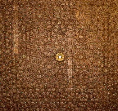 Antika Arap tarzı tavan, el yapımı, İspanya 'da eski bir camide..
