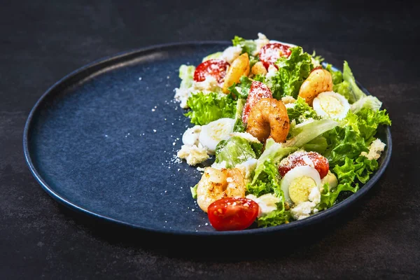 Insalata Fresca Gustosa Con Gamberetti Alla Griglia Verdure Fresche — Foto Stock