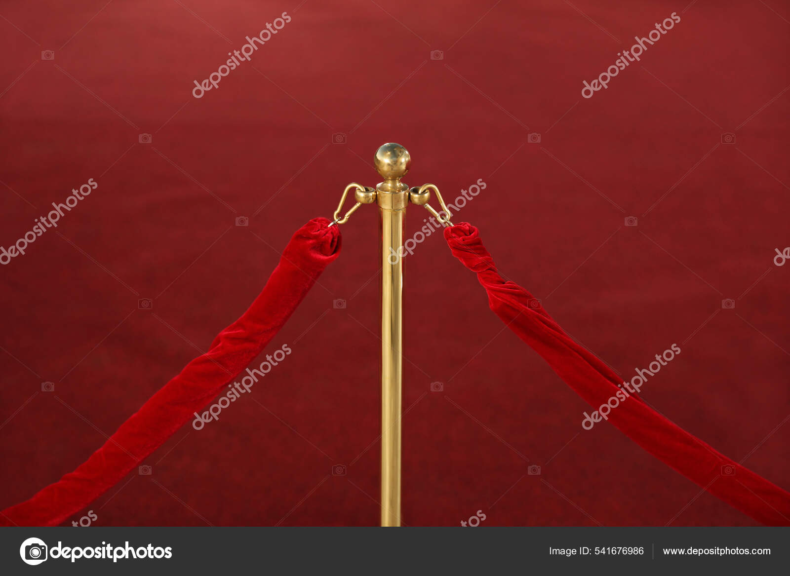 Red Carpet Awards Separating Rope Barrier — Stock Photo © ozina #541676986