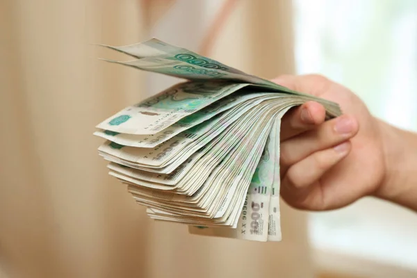 Dinheiro Nas Mãos Jovem Perto Moscovo 2019 — Fotografia de Stock