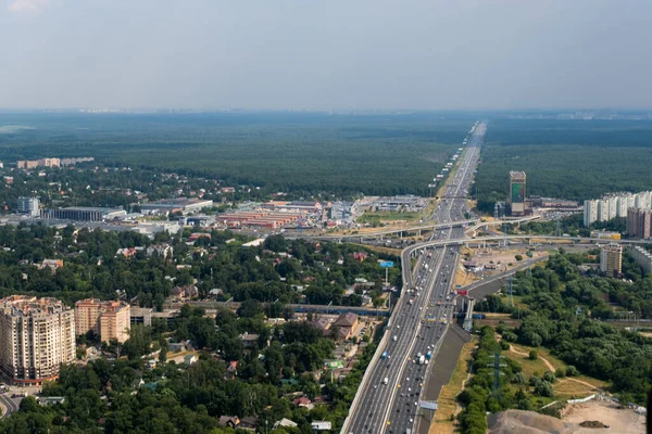 20 Nisan 2021, Moskova. Moskova Çevre Yolu 'nun en üst manzarası. 