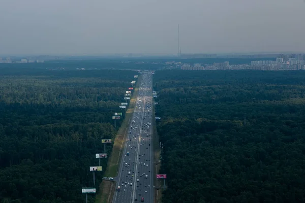 20 Nisan 2021, Moskova. Moskova Çevre Yolu 'nun en üst manzarası. 