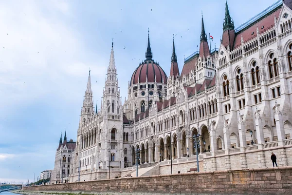 Budapeşte, Vergria. 10 Ekim 2021. Budapeşte 'deki parlamento binası.