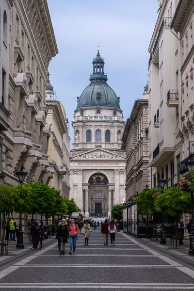 Macaristan, Budapeşte. 20 Ekim 2021. Budapeşte 'deki Aziz Stephens Bazilikası. 