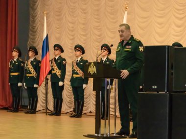 Moskova, Rusya - 12.02.2019: Rusya Federasyonu Ulusal Muhafız Teşkilatı Merkez Bölgesi Komutanı Orgeneral Igor Golloyev, Silah Kontrol Servisi çalışanlarını yıldönümleri için tebrik etti..