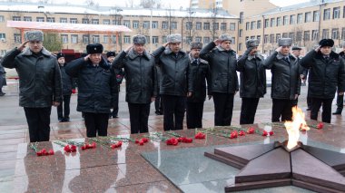 Moskova, Rusya - 12.02.2019: Rusya Federasyonu Ulusal Muhafız Teşkilatı Merkez Bölgesi Komutanı Orgeneral Igor Golloyev, Silah Kontrol Servisi çalışanlarını yıldönümleri için tebrik etti..