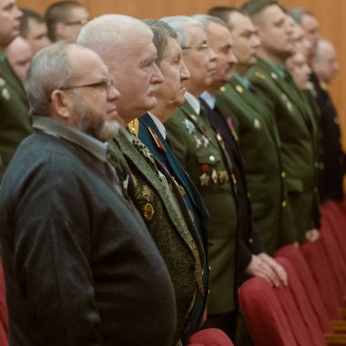 Moskova, Rusya - 13.02.2019: Rus Muhafızların Merkez Bölgesi karargahı, Afganistan 'daki Sovyet birliklerinin geri çekilmesinin 30. yıldönümünde asker ve çalışanları ve gazileri tebrik etti.
