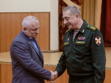 Moskova, Rusya - 13.02.2019: Rus Muhafızların Merkez Bölgesi karargahı, Afganistan 'daki Sovyet birliklerinin geri çekilmesinin 30. yıldönümünde asker ve çalışanları ve gazileri tebrik etti.