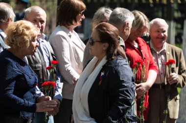 Moskova, Rusya - 07.05.2019: Büyük Vatanseverlik Savaşı gazileri Bilinmeyen Asker Mezarlığında Zafer Günü arifesinde