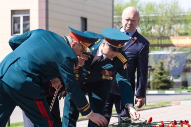 Moskova, Rusya - 07.05.2019: Büyük Vatanseverlik Savaşı gazileri Bilinmeyen Asker Mezarlığında Zafer Günü arifesinde