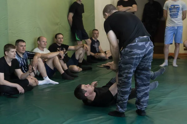 Moskova, Rusya - 30.05.2019: Moskova 'daki Zaitsev Özel Güvenlik Eğitim Merkezi' nde en iyi gözaltı gruplarının eğitici ve yöntembilimsel bir toplantısı düzenlendi.