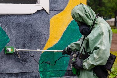 Moskova Bölgesi, Rusya - 25.07.2019: Rus Muhafızlarının Merkez Bölgesi askeri birliklerinin kimyasal koruma birimlerinin saha çıkışı Moskova bölgesinde ayrı bir operasyon tugayının eğitim sahasında gerçekleşti.