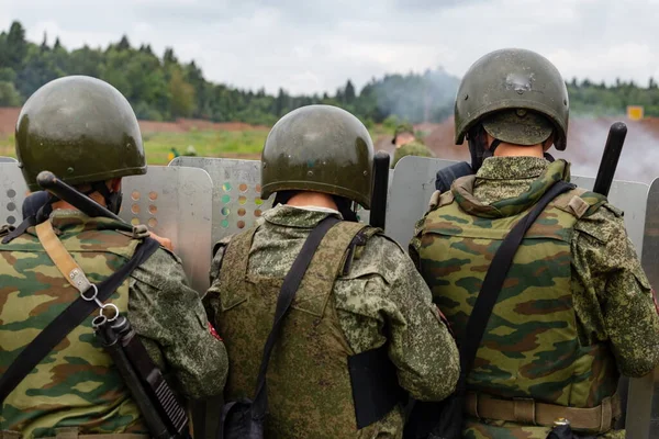 モスクワ地方 ロシア 2019 ロシアガード中央地区の軍事ユニットの化学保護ユニットのフィールド出口は モスクワ地域の別の作戦旅団の訓練場で行われました — ストック写真