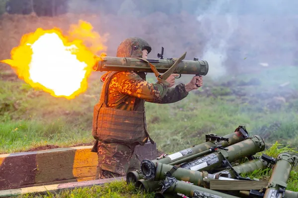 モスクワ地方 ロシア 2019 ロシアガード中央地区の軍事ユニットの化学保護ユニットのフィールド出口は モスクワ地域の別の作戦旅団の訓練場で行われました — ストック写真