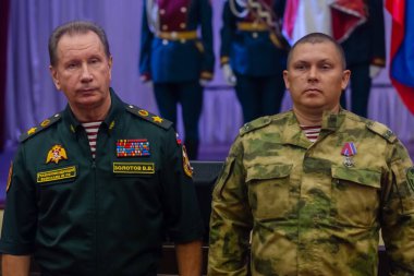 Moskova Bölgesi, Rusya - 08.08.2019: Rus Muhafız Komutanı General Viktor Zolotov, askeri birliklerin komutanları ve Rusya Milli Muhafız Birliklerinin birlikleriyle bir eğitim ve yöntembilim toplantısı düzenledi.