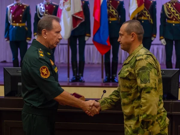 Moskova Bölgesi, Rusya - 08.08.2019: Rus Muhafız Komutanı General Viktor Zolotov, askeri birliklerin komutanları ve Rusya Milli Muhafız Birliklerinin birlikleriyle bir eğitim ve yöntembilim toplantısı düzenledi.