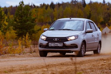 Moskova Bölgesi, Rusya - 28.09.2019: Otomobil Biatlon 'daki ilk yarışmalar 
