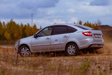Moskova Bölgesi, Rusya - 28.09.2019: Otomobil Biatlon 'daki ilk yarışmalar 