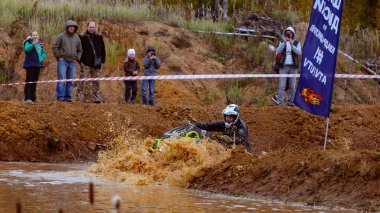 Moskova Bölgesi, Rusya - 28.09.2019: Otomobil Biatlon 'daki ilk yarışmalar 