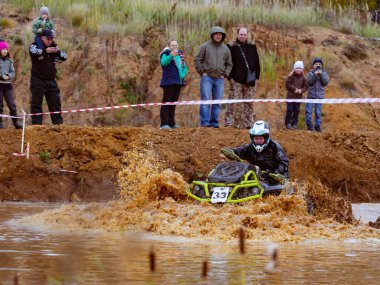 Moskova Bölgesi, Rusya - 28.09.2019: Otomobil Biatlon 'daki ilk yarışmalar 