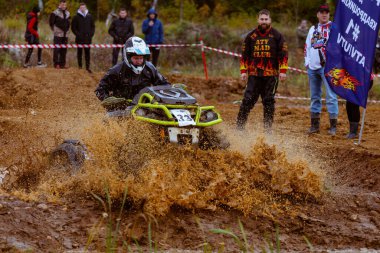 Moskova Bölgesi, Rusya - 28.09.2019: Otomobil Biatlon 'daki ilk yarışmalar 